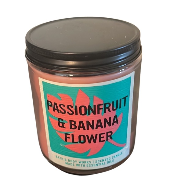 BATH & BODY WORKS | SINGLE WICK | PASSIONFRUIT & BANANA FLOWER CANDLE